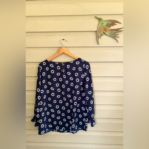 TALBOTS navy blue daisy print top ruffle cuff blouse EUC sz M floral cute - Picture 14 of 14